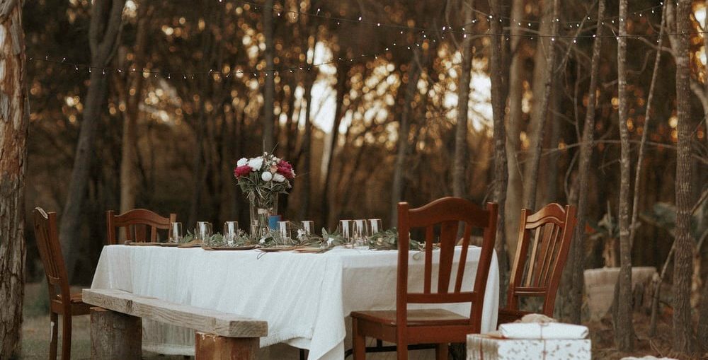 white-table-cloth